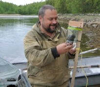 Installation of a camera for underwater observation with a stickleback in Seldyanaya Bay. 2017.