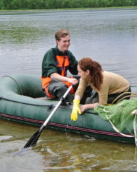 P. Golovin and A. Zelenskaya are preparing to seining.